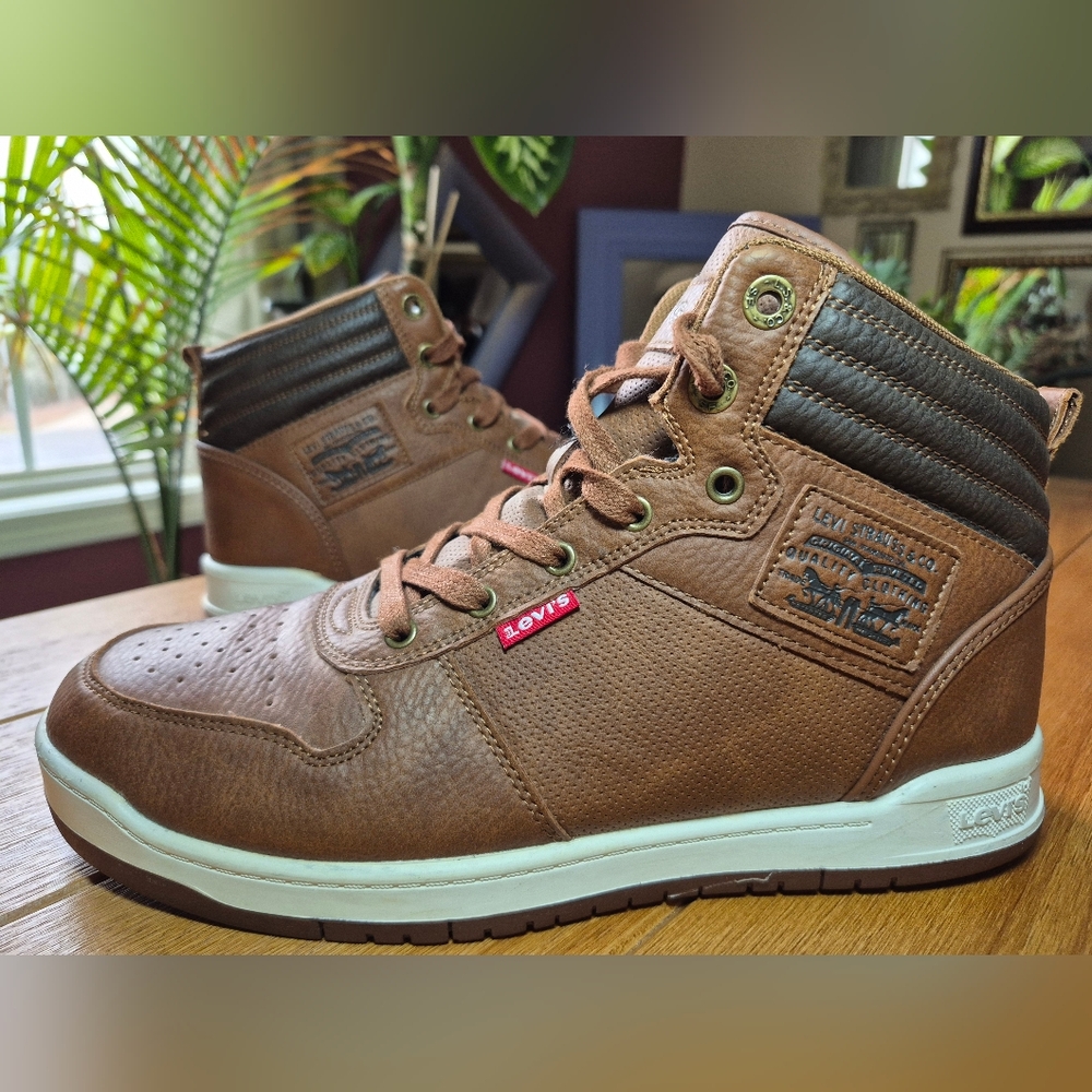 Levi's Stanton High Top Sneakers‎ - Mens Size 9.5